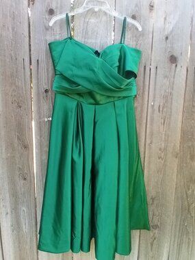 VNAIX Evening Prom Dress 12 Green Satin Midi Off the Shoulders Pleated skirt